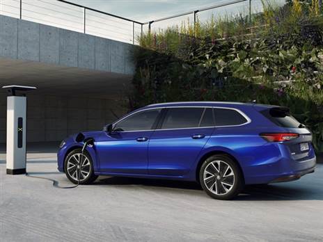 סקודה סופרב סטיישן PHEV