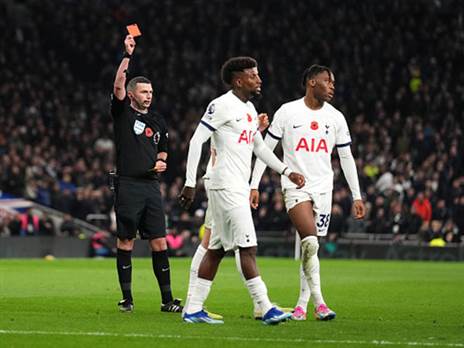 הרבה אירועים במשחק הזה (GETTY)