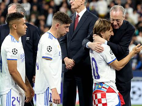 פלורנטינו פרז ושחקני ריאל מדריד. דרך ארוכה (Getty)