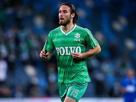 עופרי ארד עם מדי המחווה לאליפות של 85`. הירוקים לא ניצחו את אותו משחק (אלן שיבר)