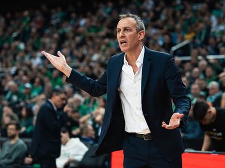 החליט לנסות הגנה אזורית לוחצת קלאסית (Euroleague Basketball via Getty Images)