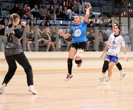 קרן טפליצקי מהארזים ר"ג (צילום: הדר ואן קולא, איגוד הכדוריד)