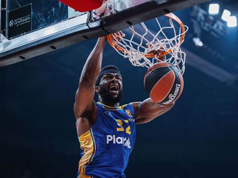 ג'וש ניבו. "בכל הכוח" (GETTY)