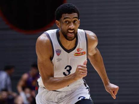 כוכב כדורסל. אמין סטיבנס (מאור אלקסלסי)