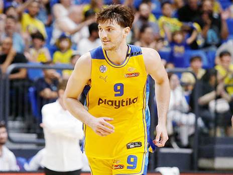 רומן סורקין. סיפק מופע שלשות (אלן שיבר)