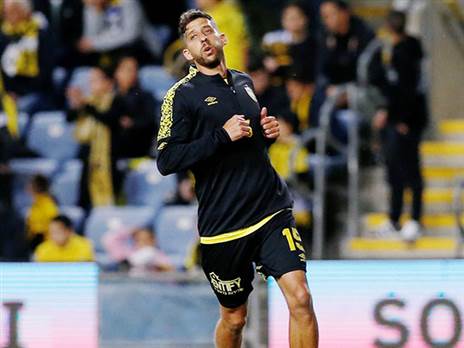 “לאט לאט שיחקתי פחות, זה פגע בי“ (אלן שיבר)