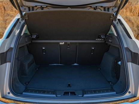 נתון של 591 ליטר, אבל עד גובה התקרה, אבל יש גלגל חליפי