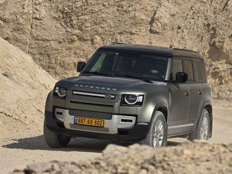 גם בלי מתלי אוויר, הדיפנדר נותר נוח בכביש וגם בשטח