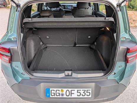 460 ליטר מכובדים בגרסת 5 המושבים, כמעט כלום עם שבעה (שלא הגיעו להשקה)