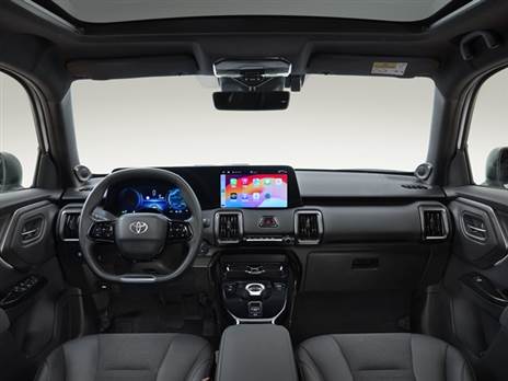 גם תא הנוסעים זהה