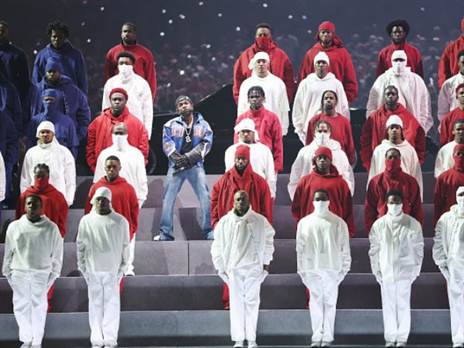 קנדריק למאר גנב את ההצגה במחצית (GETTY)