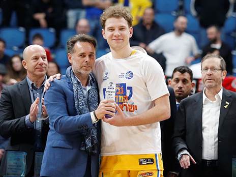 יוקובאיטיס. מנהיג (אלן שיבר)