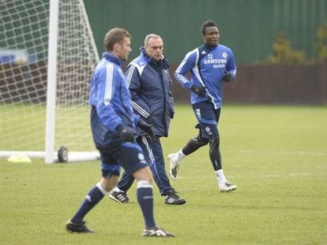 גרנט באימון צ`לסי לצד אובי מיקל ושבצ`נקו (Getty)