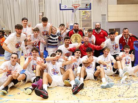 עשו היסטוריה. קבוצת הנוער לאחר הזכייה באליפות (יעל אמסילי)