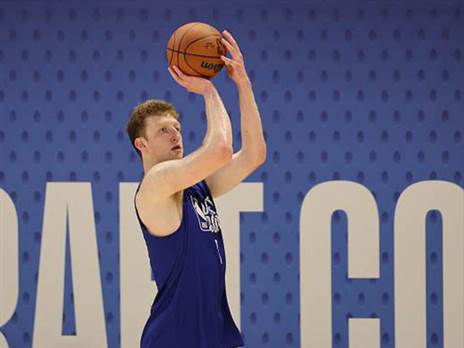 עבד עם 10 קבוצות (GETTY)