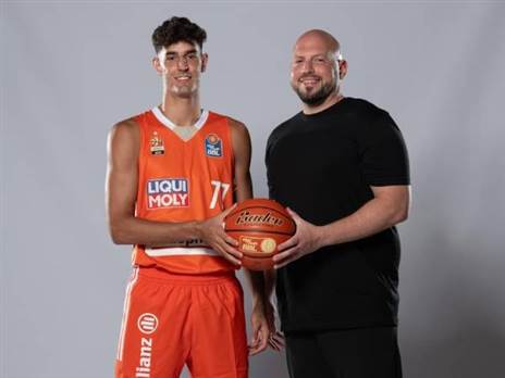 (צילום: אולם)