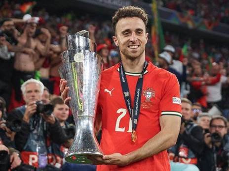 דיוגו ז`וטה במשחקו האחרון בקריירה, בו זכה בליגת האומות יחד עם פורטוגל (GETTY)