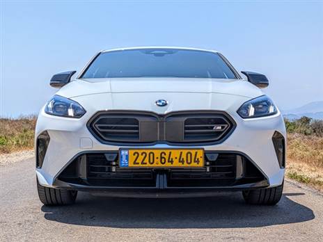 העיצוב החיצוני, לפחות מלפנים, לא לטעם רבים (וכן, כבר שמענו שהיא מזכירה את קיה סיד)