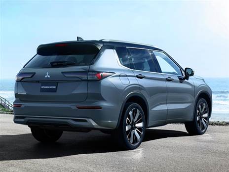 מלפנים סבכה עליונה עדכנית ומאחור חתימת תאורת לד חדשה