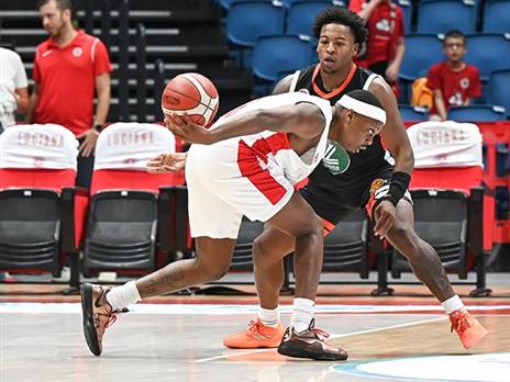 הוליך את הקלעים. וינסטון (ברני ארדוב)