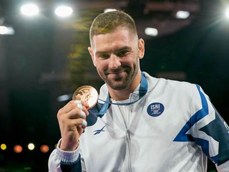 “מדליה של כל ישראלי ויהודי בעולם“ (Photo by Alex Gottschalk/DeFodi Images via Getty Images)