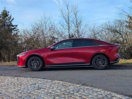 מאזדה 6e - העיצוב בהחלט נאה והמידות נדיבות