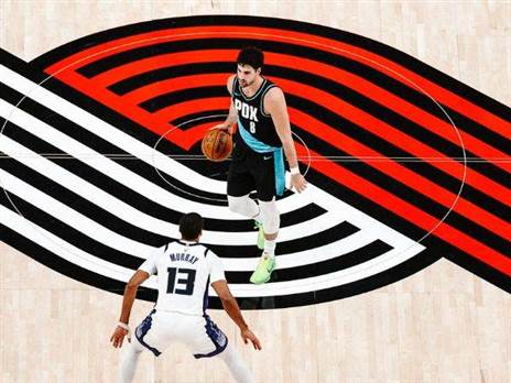 הכדור אצלו בידיים (Getty)