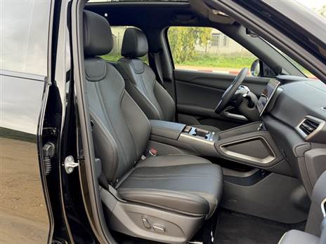 תנוחת הישיבה לא גבוהה, אך שדה הראייה טוב מאוד