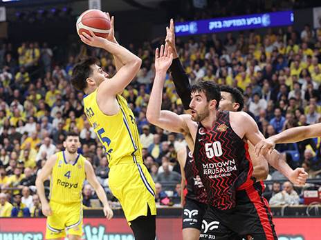 אבל מכבי ת“א רדפה (צילום: אלן שיבר)