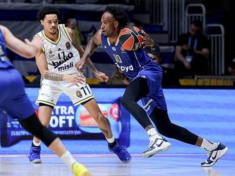 האזינו, רבע 3: מכבי - פנרבחצ`ה 64:67