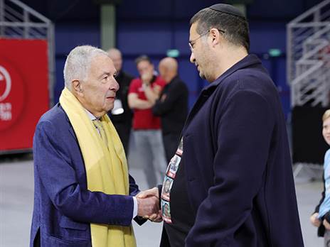 “לא מקבלים את אותו היחס“ (אלן שיבר)