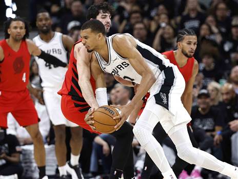 וומבי צחק אחרון מול דני (Getty)