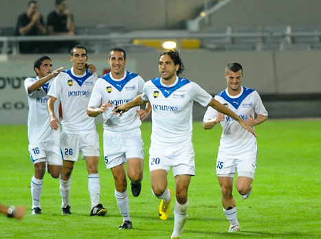 מי שחלם לו. ברק בדש חוגג עם שחקני קרית שמונה