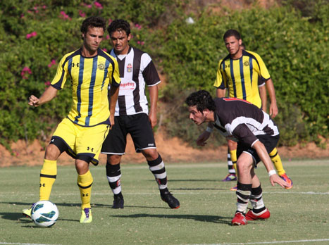 גונסאלו מטייל מול קרטאחנה (באדיבות אתר מכבי ת"א)