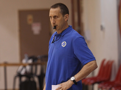 יגיע עם המשרוקית גם לאקדמיה. בלאט (אלן שיבר)