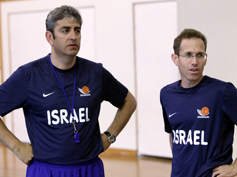 עוד קיץ ארוך. אלי רבי (עודד קרני, איגוד הכדורסל)