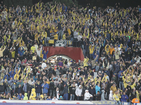 באים בהמוניהם. אוהדי ליגת העל (צילום: אלן שיבר)