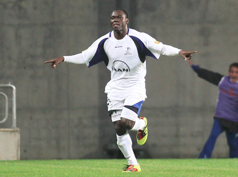 חוגג בליגה השניה. דומיניק וואסי (אלן שיבר)