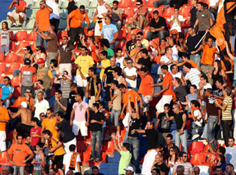 אוהדי בני יהודה. רק לפני שבוע הם צהלו (אלן שיבר)