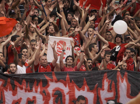 יחפשו בית אחר. אוהדי הפועל ת"א (אלן שיבר)