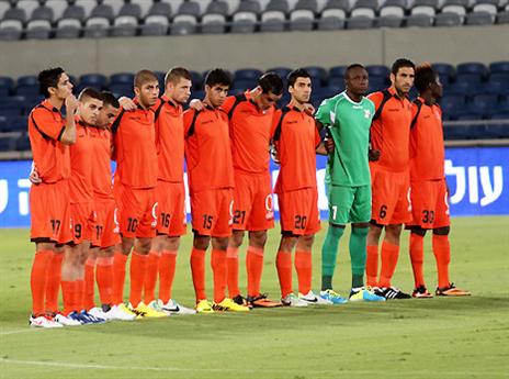 שחקני בני יהודה בטקס לזכרו של גד סולמי