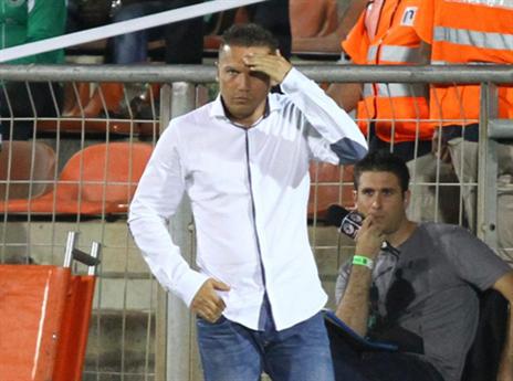 לא בזבז זמן. בכר (יוסי שקל)