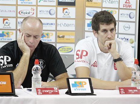 אדלשטיין ונאור, מתמודדים עם שמיכה קצרה (אלן שיבר)