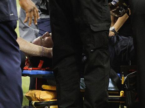 גארי קוביאק על האלונקה, התמוטטות דרמטית (gettyimages)