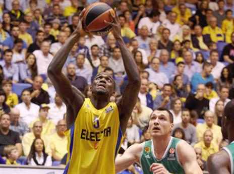 סולידי, טוב, יעיל. ג'יימס שוב שיחק נהדר (כל התמונות: אלן שיבר)