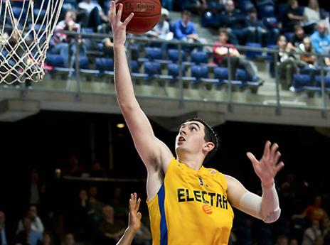 יושבי נוקיה זכו להכיר גם אותו. כהן (מכבי ת"א, האתר הרשמי)