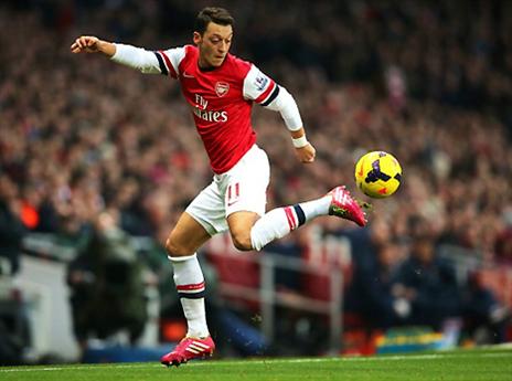 אוזיל. ממשיך להמם הגנות (gettyimages)