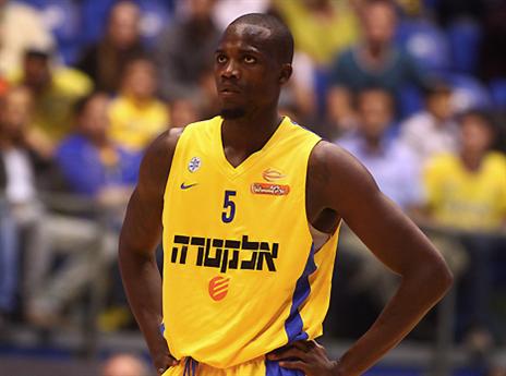 "לא חוגגים עלינו בצבע". שון ג'יימס (אלן שיבר)