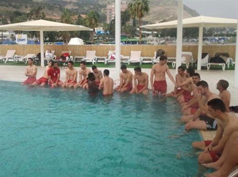 שחקני הקבוצה ביום כיף בחמי טבריה