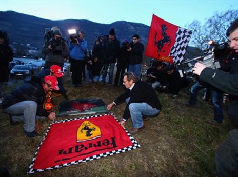 אוהדי פרארי מביעים תמיכה (gettyimages)